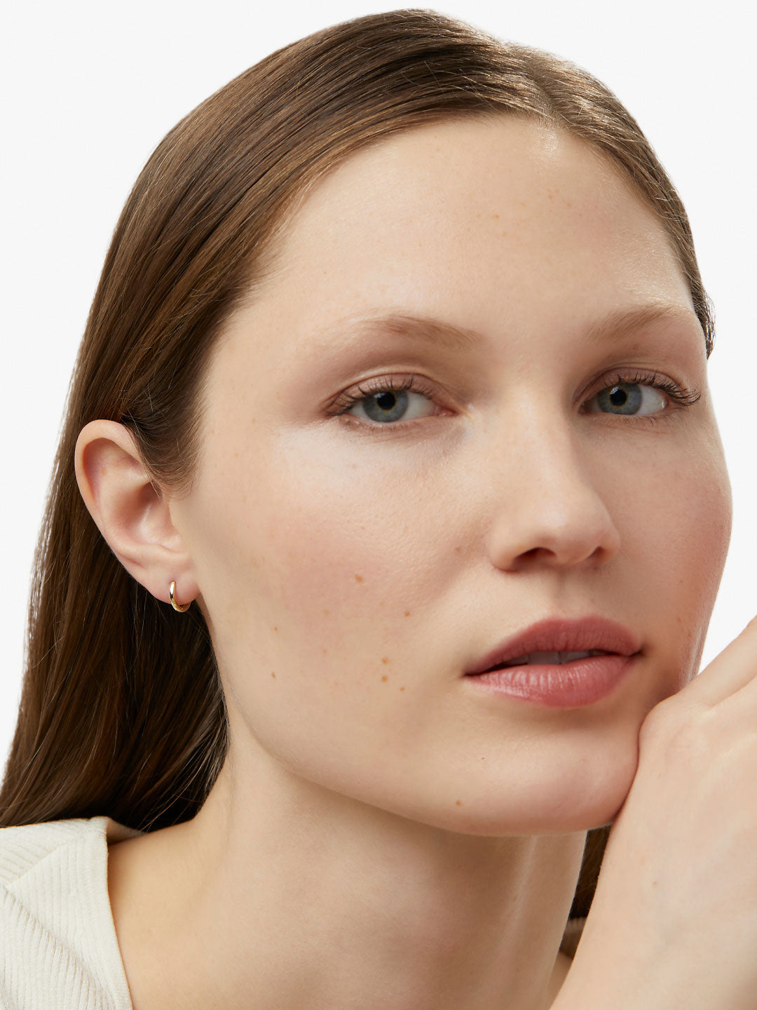 Classic Huggie Hoop Earring (Gold)