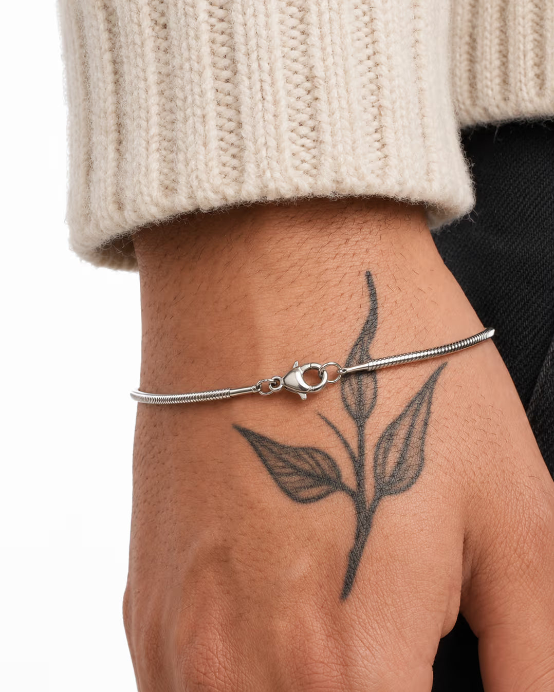 Silver Snake (Silver) 2mm - stainless steel silver unisex bracelet, detail shot