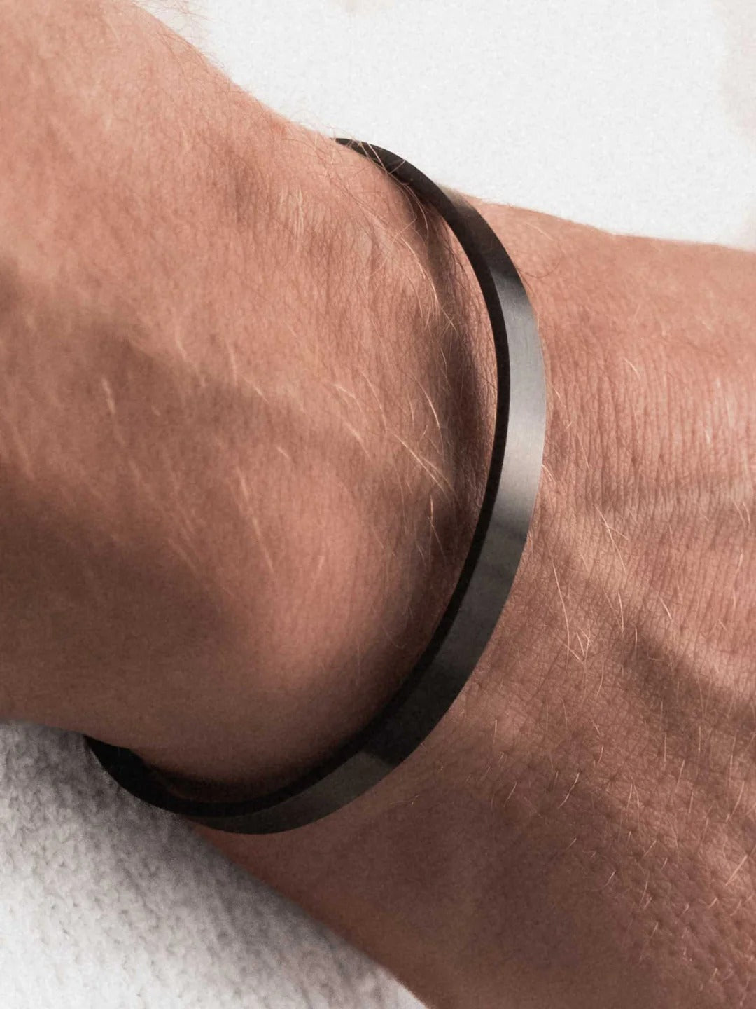 CUFF BRACELET (BLACK) 4MM