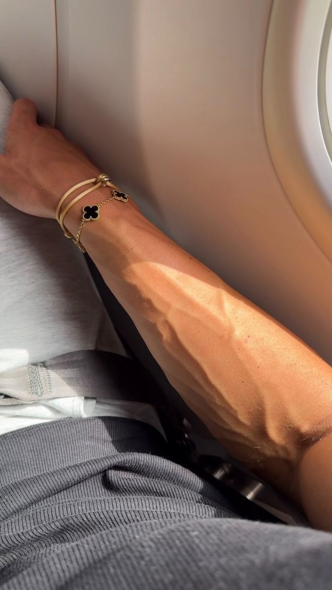 ONYX CLOVER STONE BRACELET (GOLD)