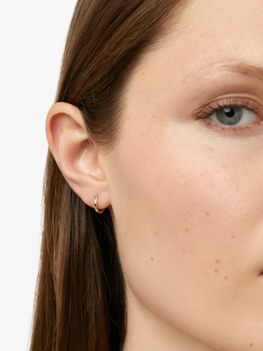 Classic Huggie Hoop Earring (Gold)