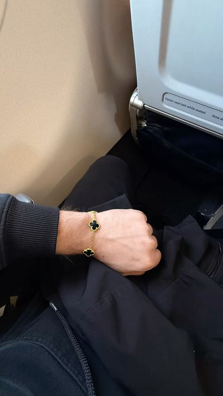 ONYX CLOVER STONE BRACELET (GOLD)