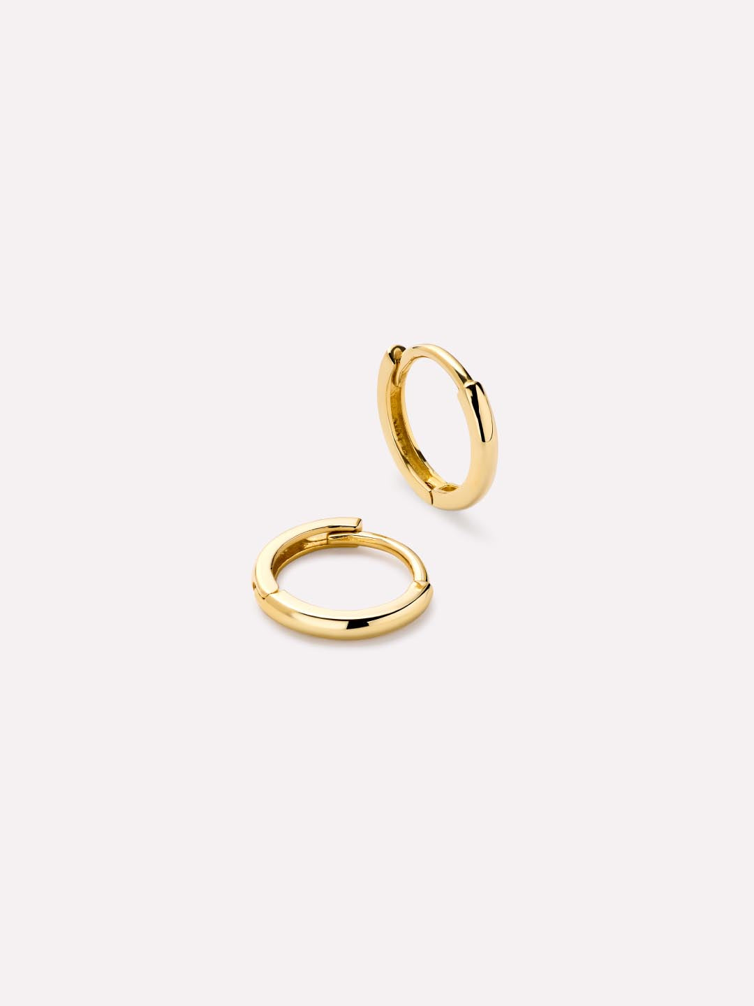 Classic Huggie Hoop Earring (Gold)