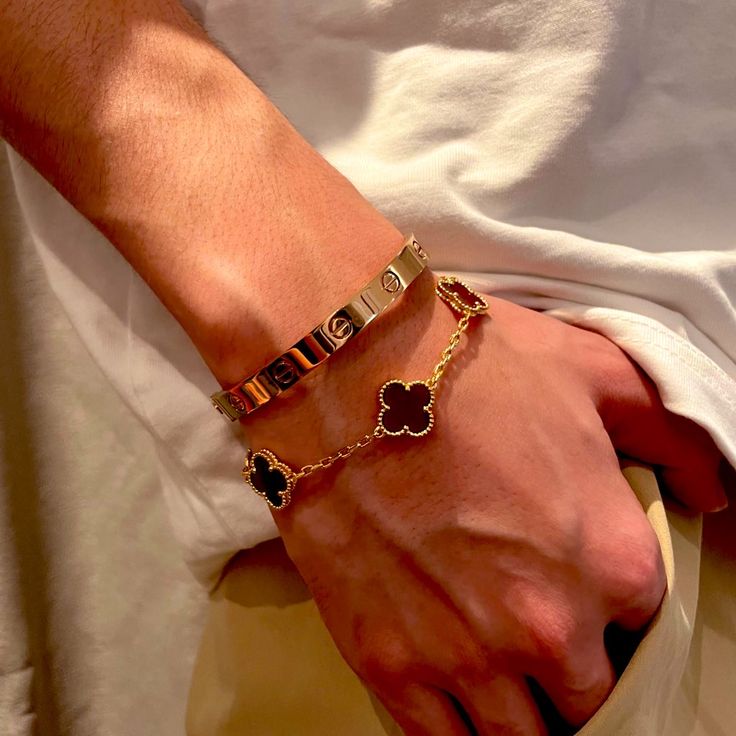 ONYX CLOVER STONE BRACELET (GOLD)