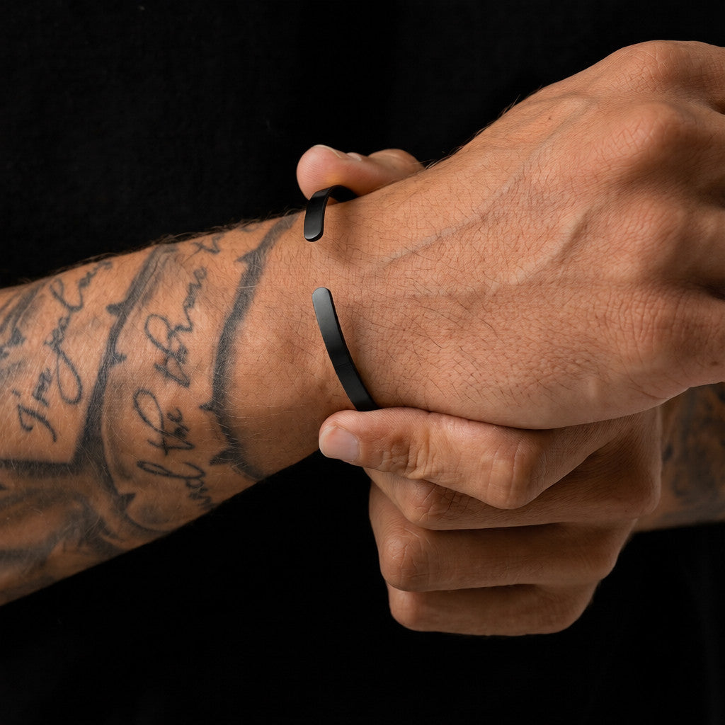 CUFF BRACELET (BLACK) 4MM
