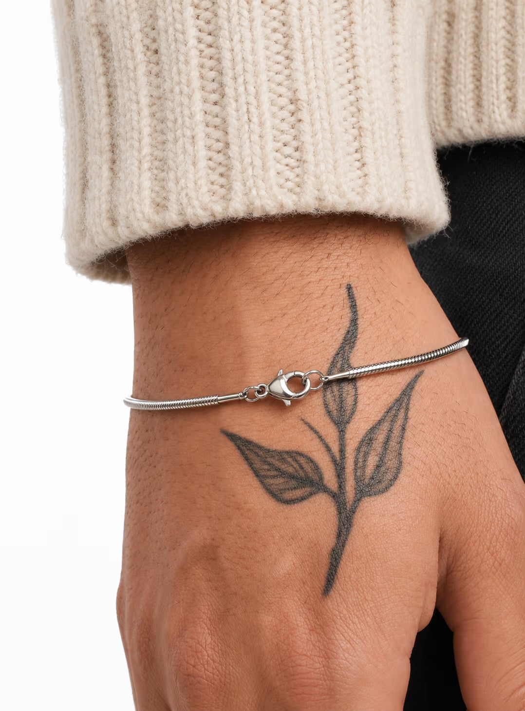 Silver Snake (Silver) 2mm - stainless steel silver unisex bracelet, detail shot